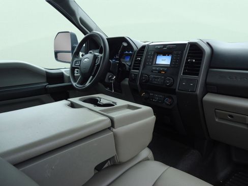 Used 2020 Ford F250 XL w/ Power Equipment Group image 25