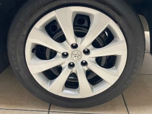 Used 2023 Toyota Corolla LE FWD image 28