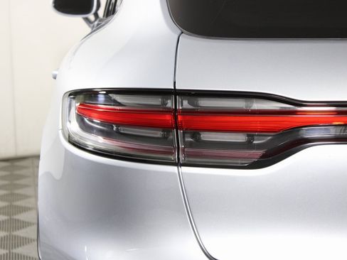 Used 2024 Porsche Macan w/ Premium Plus Package image 12