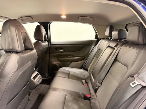 Used 2024 Nissan Ariya AWD image 11