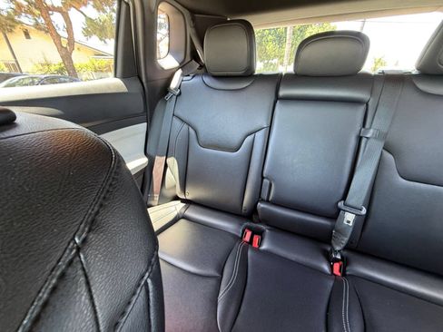 Used 2025 Jeep Compass Limited AWD/4WD image 37