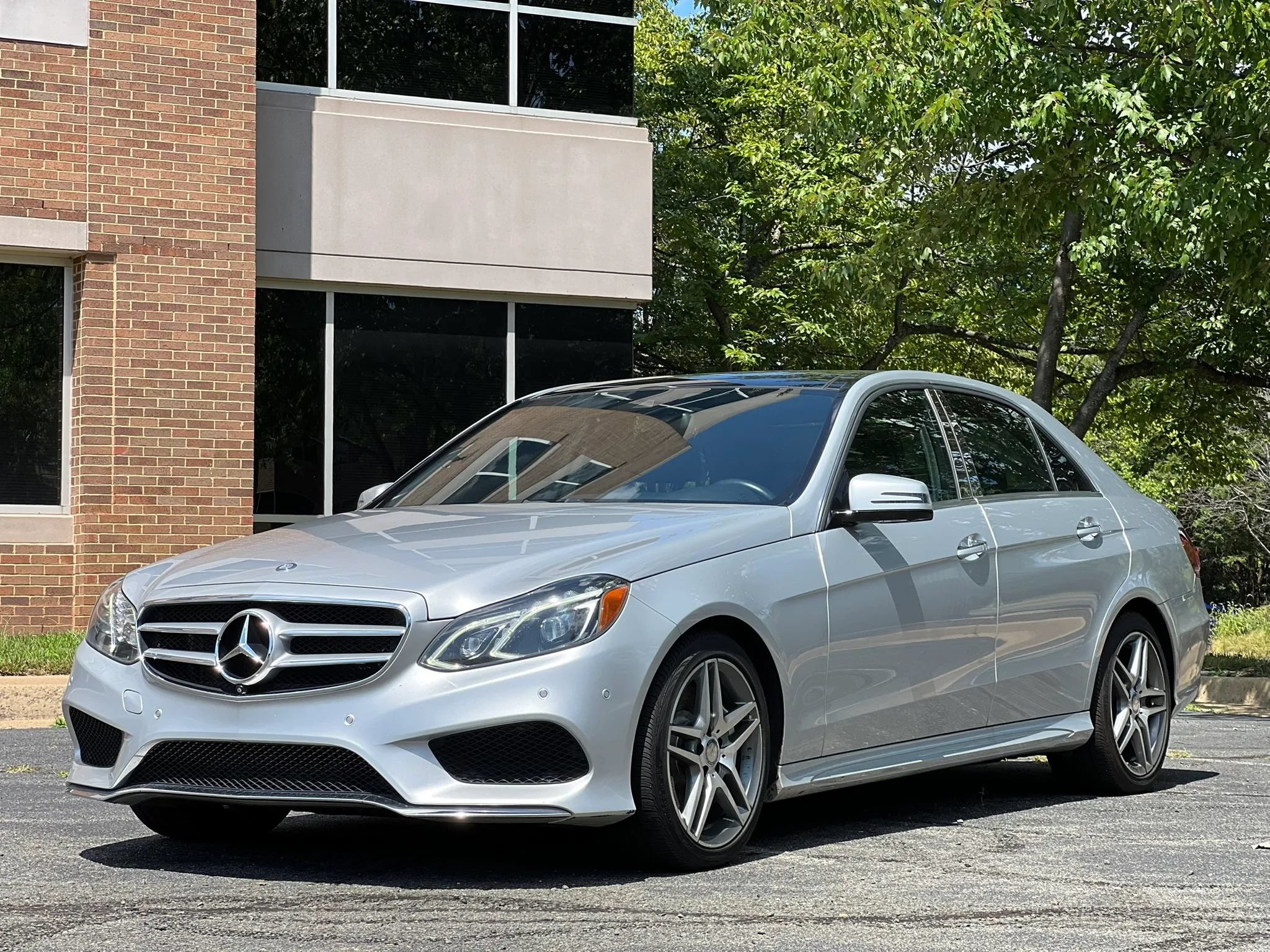 Used 2014 Mercedes-Benz E 550 4MATIC Sedan w/ Premium 1 Package image 1