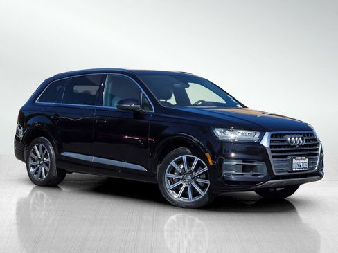 Used 2017 Audi Q7 3.0T Premium Plus w/ Premium Plus Package AWD/4WD image 2