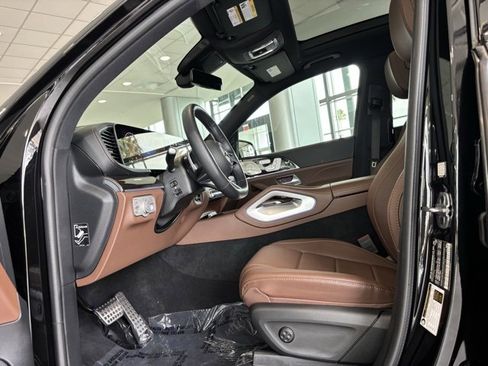 Used 2025 Mercedes-Benz GLS 450 4MATIC image 11