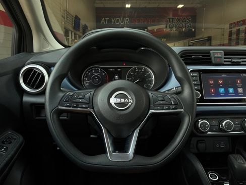 Used 2025 Nissan Versa SV FWD image 28