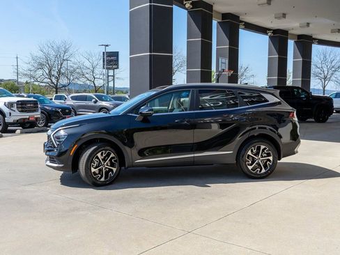 Used 2025 Kia Sportage EX AWD/4WD image 4