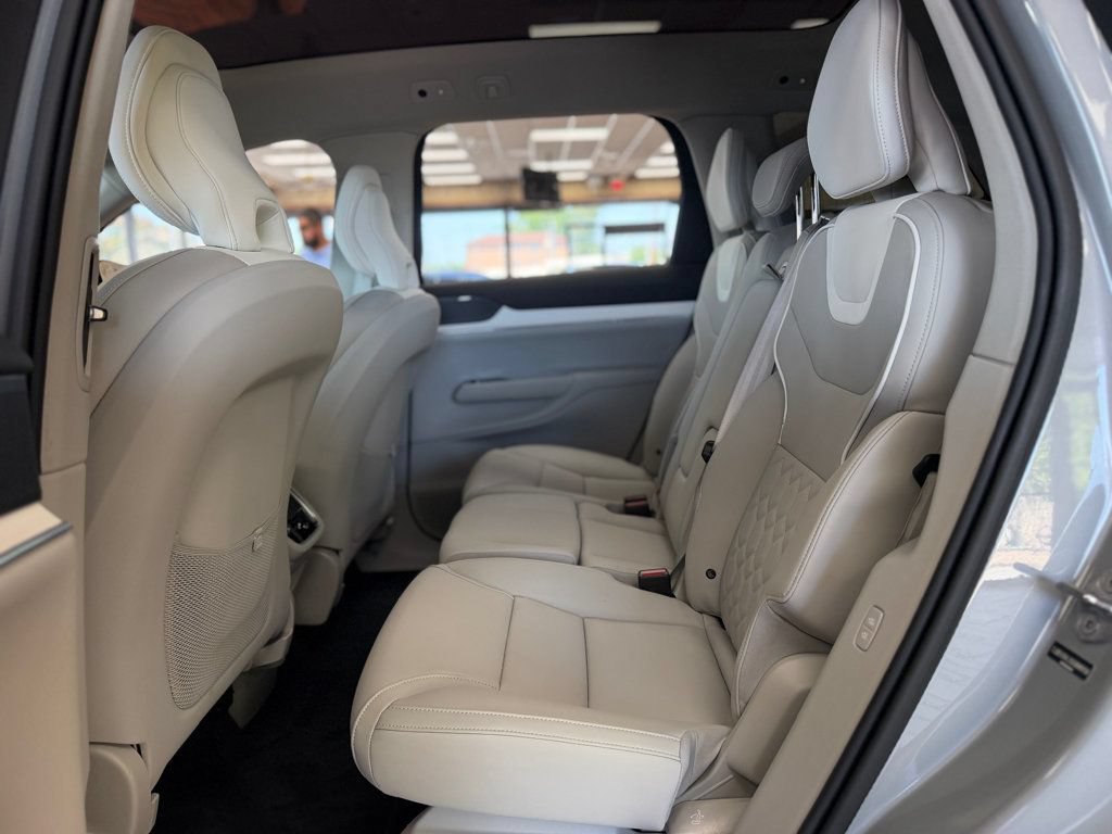 Used 2025 Volvo EX90 Ultra AWD/4WD image 20