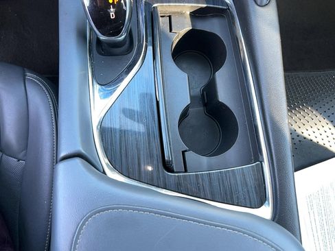 Used 2020 Buick Enclave Essence image 21