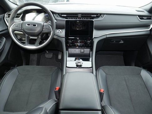 New 2025 Jeep Grand Cherokee Altitude AWD/4WD image 5