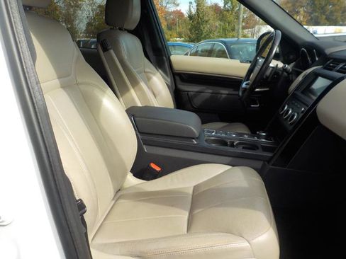 Used 2018 Land Rover Discovery SE image 38