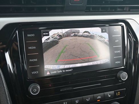 Used 2022 Volkswagen Passat 2.0T SE image 12