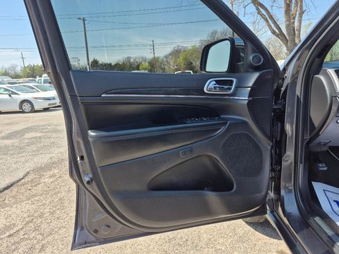Used 2018 Jeep Grand Cherokee Limited AWD/4WD image 18