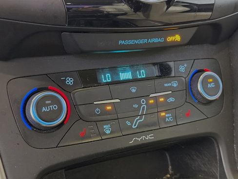 Used 2017 Ford Focus Titanium w/ Titanium Technology Package FWD image 19