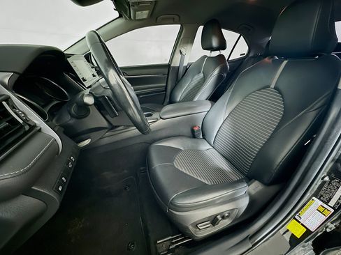 Used 2021 Toyota Camry SE FWD image 13
