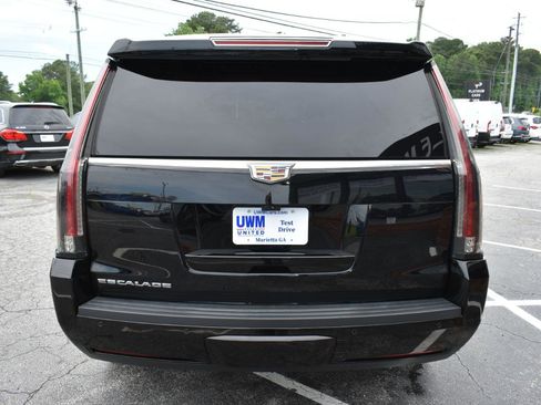 Used 2019 Cadillac Escalade Premium Luxury RWD image 7