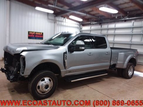 Used 2023 Ford F350 Lariat w/ FX4 Off-Road Package image 4