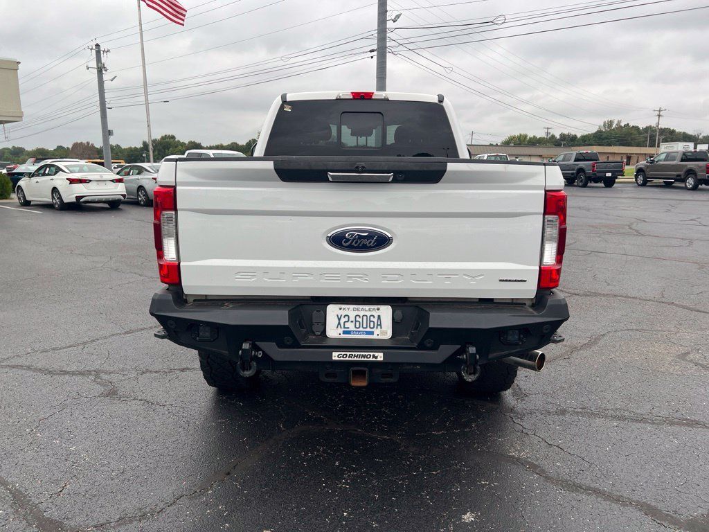 Used 2017 Ford F250 XLT w/ XLT Premium Package AWD/4WD image 4