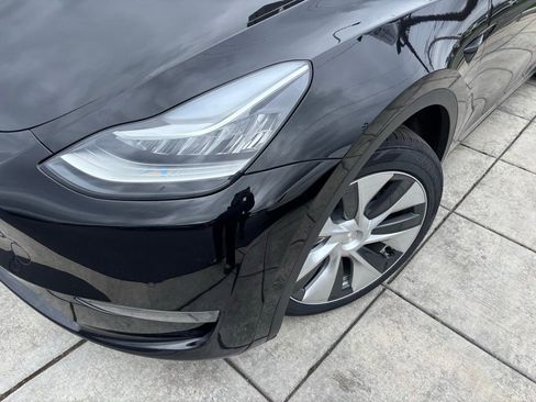 Used 2022 Tesla Model Y Long Range AWD/4WD image 2