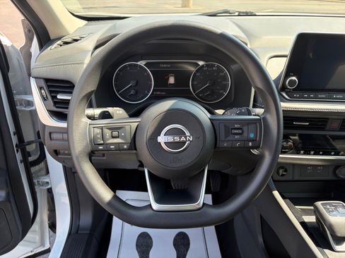 Used 2024 Nissan Rogue SV AWD/4WD image 9