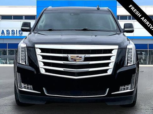 Used 2020 Cadillac Escalade Premium Luxury AWD/4WD image 17
