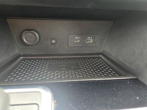 Used 2023 Nissan Pathfinder SL w/ Lighting Package (N92) FWD image 16