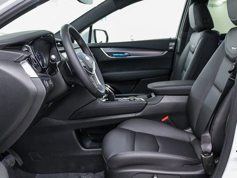 New 2025 Cadillac XT5 Luxury image 19