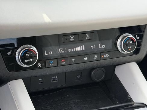 Used 2024 Mitsubishi Outlander SEL Black Edition FWD image 22