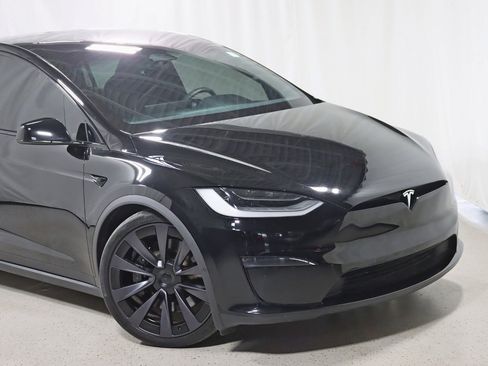 Used 2022 Tesla Model X Plaid image 2
