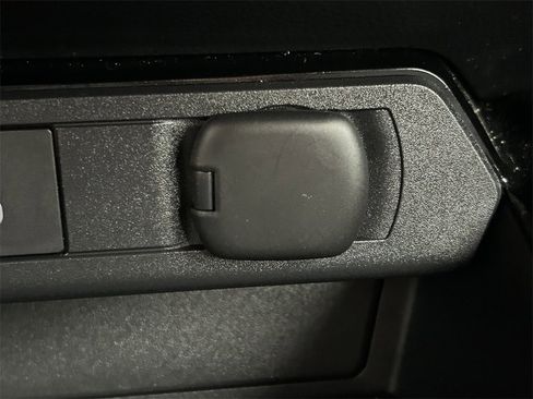 Used 2025 Toyota Prius LE image 26