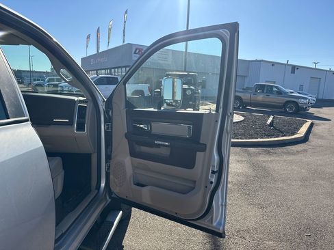Used 2016 RAM 3500 Laramie image 16