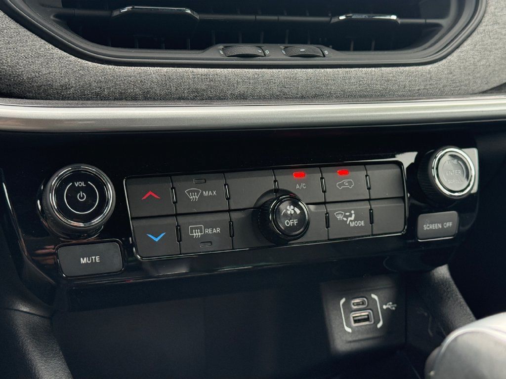 Certified 2023 Jeep Compass Latitude AWD/4WD image 17