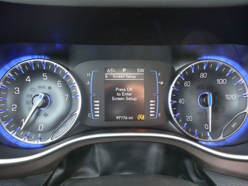 Used 2021 Chrysler Voyager Lxi image 32