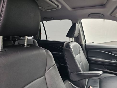Used 2017 Honda Pilot Touring image 11