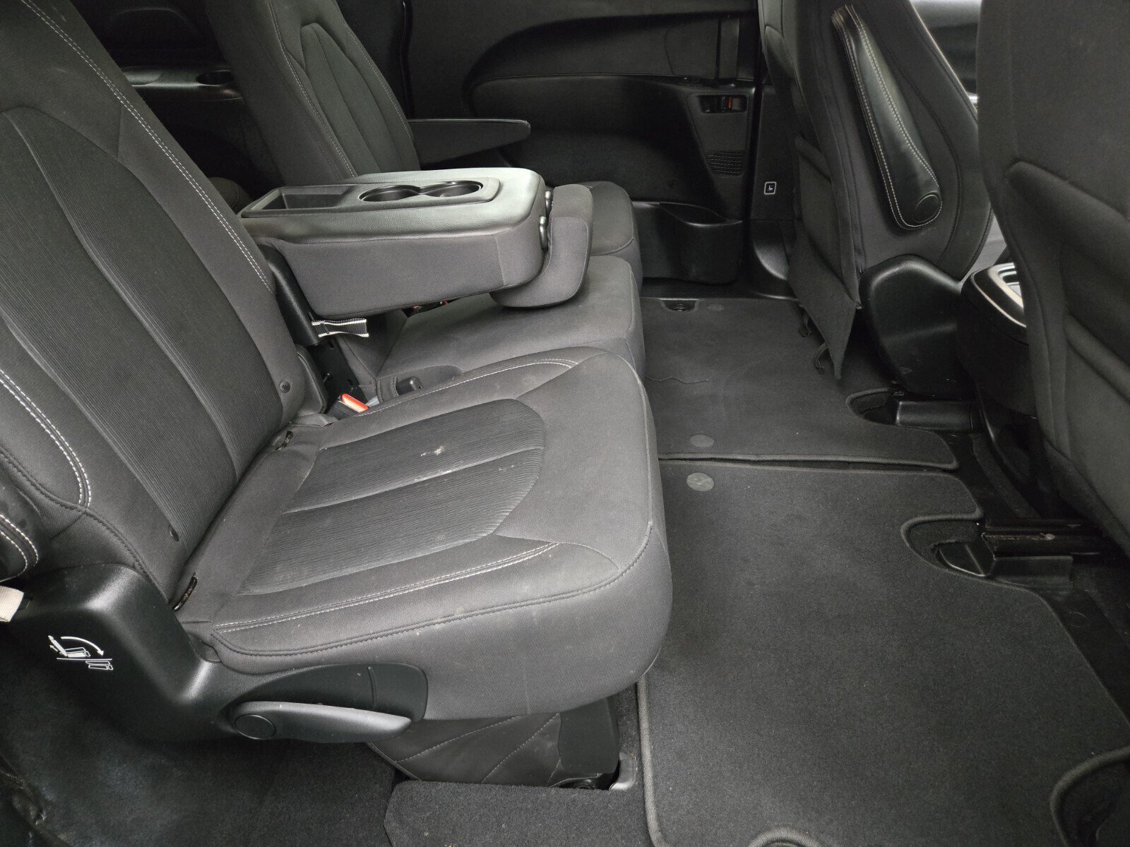 Used 2019 Chrysler Pacifica Touring Plus w/ S Appearance Package FWD image 12
