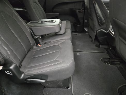 Used 2019 Chrysler Pacifica Touring Plus w/ S Appearance Package FWD image 12
