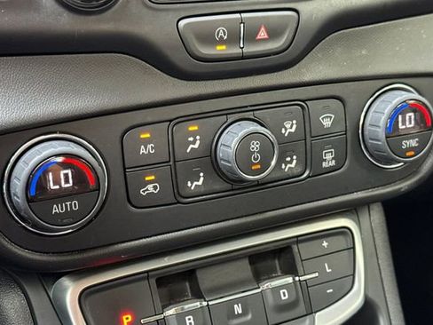 Used 2024 GMC Terrain SLT AWD/4WD image 28