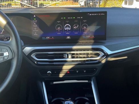 Used 2023 BMW i4 eDrive35 w/ Premium Package image 9