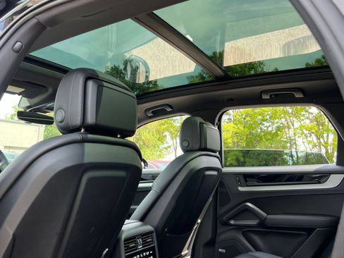 Certified 2025 Porsche Cayenne AWD/4WD image 22