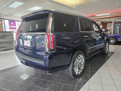 Used 2018 Cadillac Escalade Premium Luxury AWD/4WD image 4