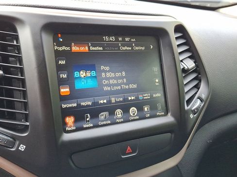 Used 2017 Jeep Cherokee Latitude w/ Cold Weather Group image 27