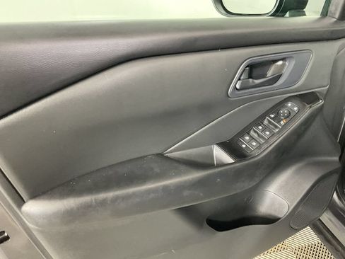 Used 2024 Nissan Rogue S AWD/4WD image 16