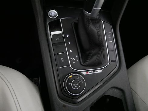 Used 2018 Volkswagen Tiguan SE image 30