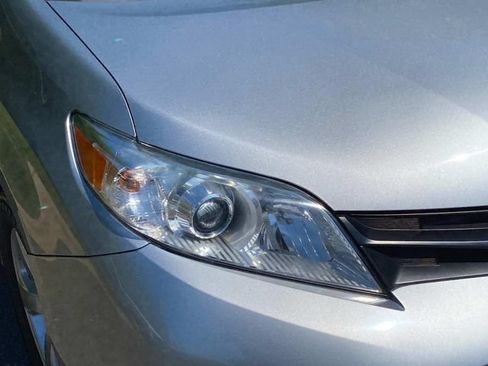 Used 2020 Toyota Sienna L FWD image 3