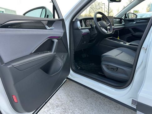 New 2026 Volkswagen Tiguan SE image 19