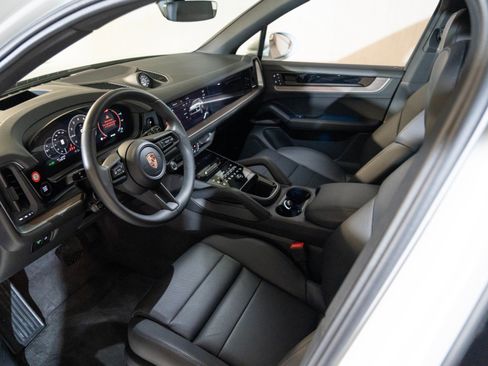 Used 2026 Porsche Cayenne E-Hybrid AWD/4WD image 4