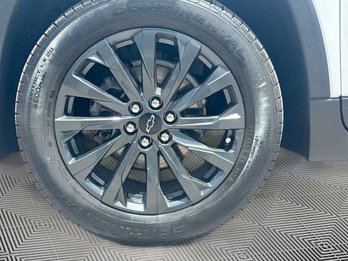 Used 2023 Chevrolet Traverse RS FWD image 34