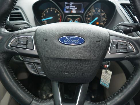 Used 2017 Ford Escape SE w/ SE Leather Comfort Package image 19