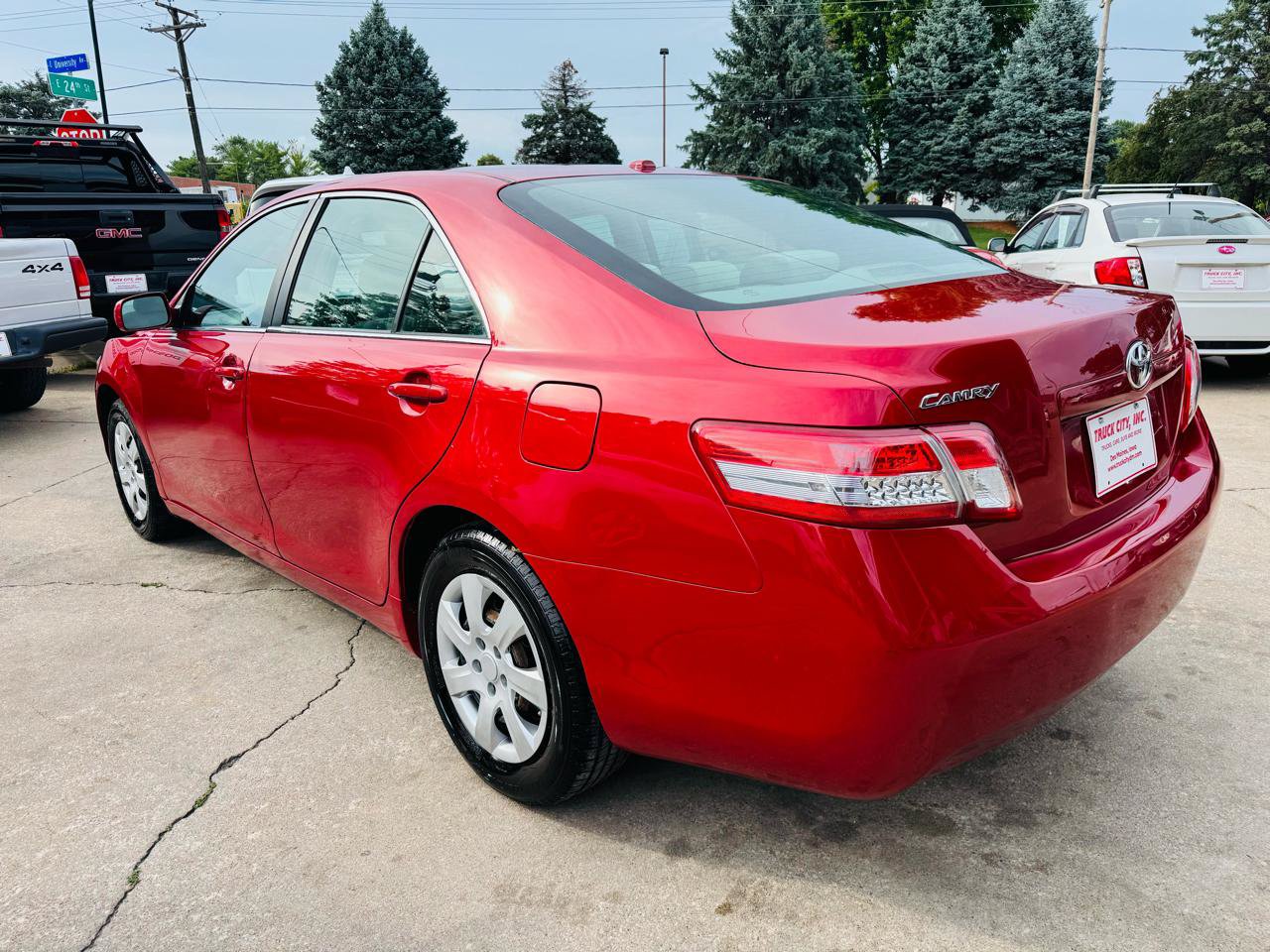 Used 2010 Toyota Camry LE FWD image 5