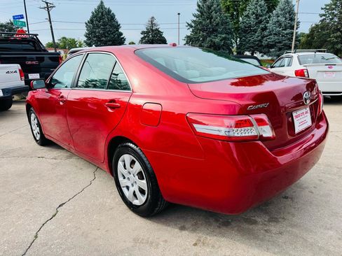 Used 2010 Toyota Camry LE FWD image 5