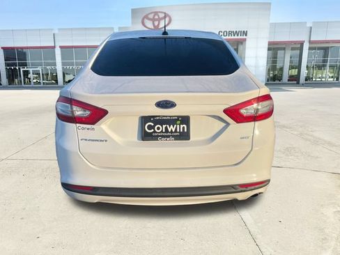 Used 2016 Ford Fusion SE FWD image 4